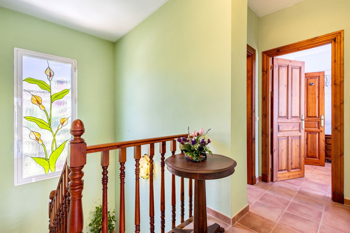 4 Bed Detached Villa in Coín