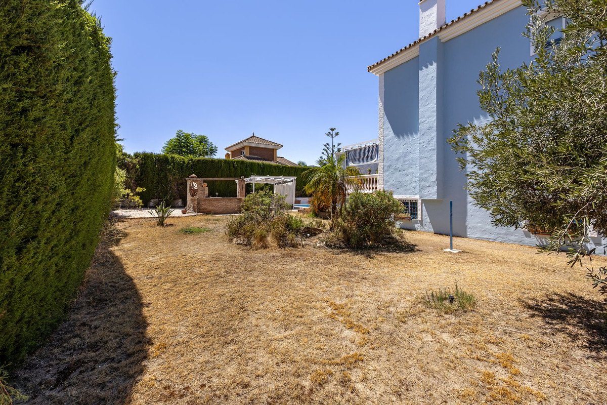 4 Bed Detached Villa in Coín