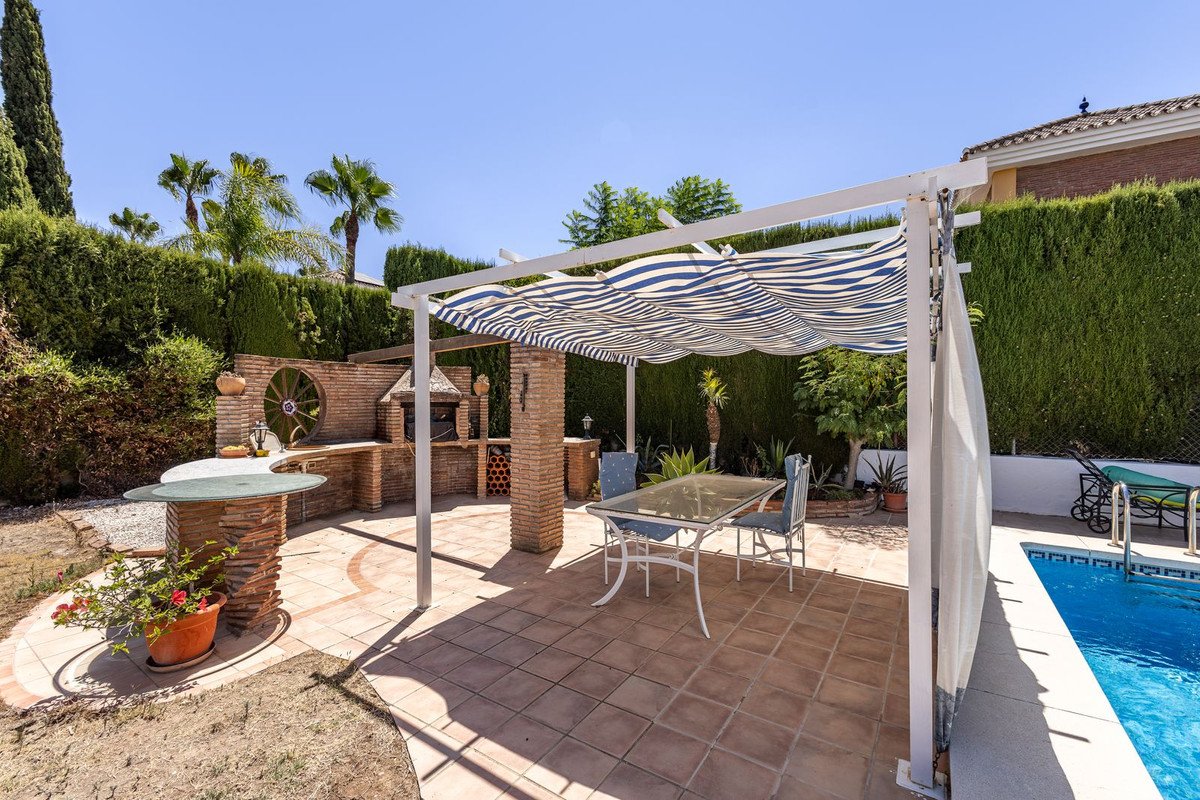 4 Bed Detached Villa in Coín