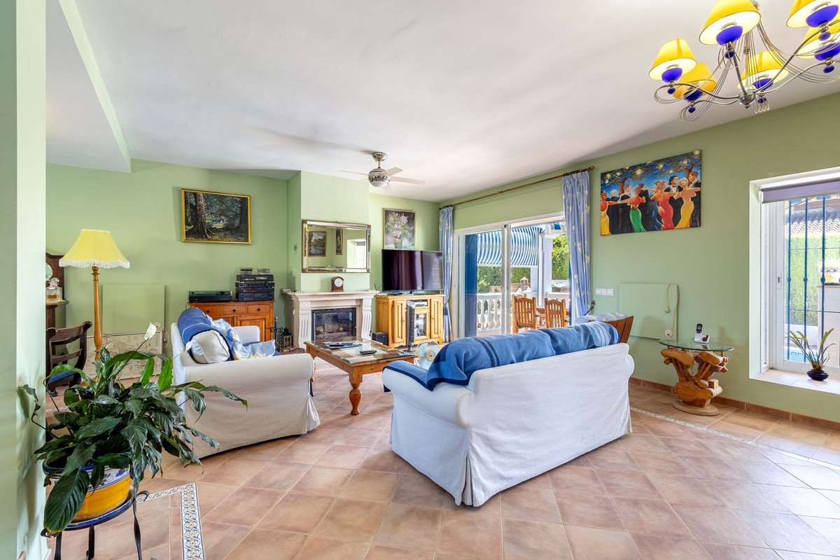 4 Bed Detached Villa in Coín
