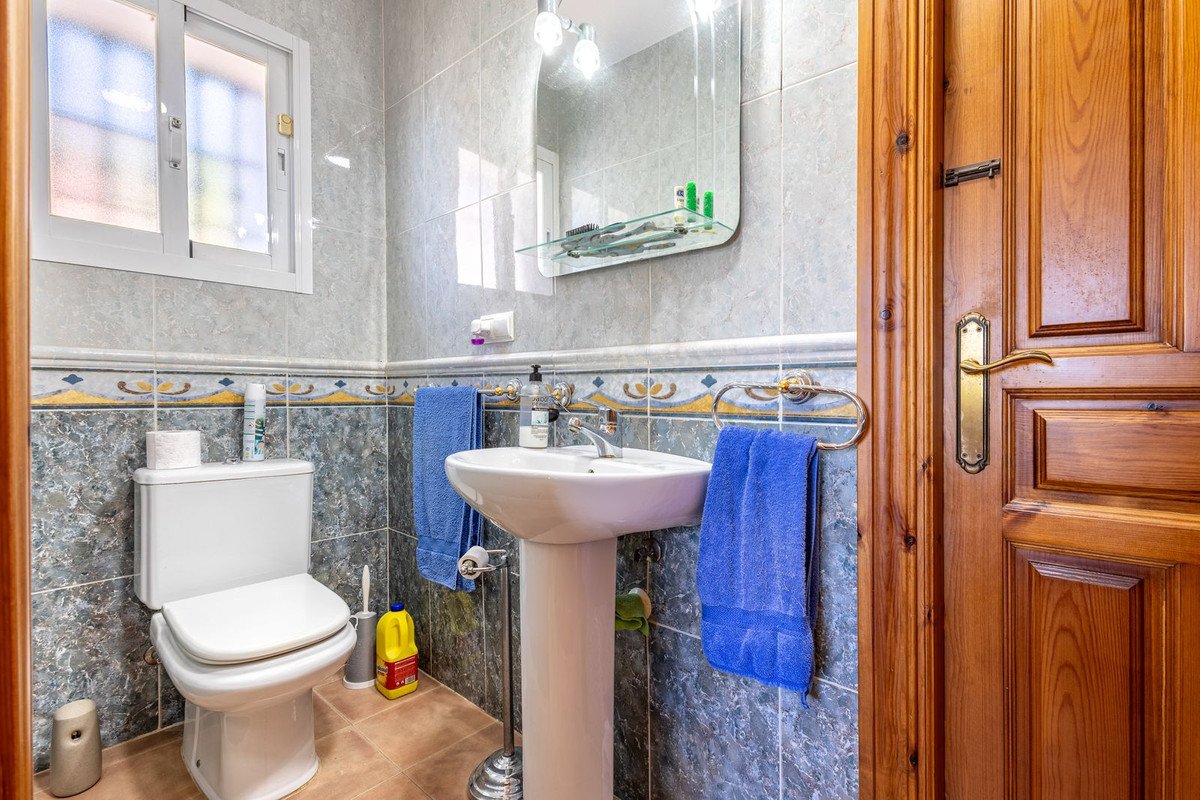 4 Bed Detached Villa in Coín