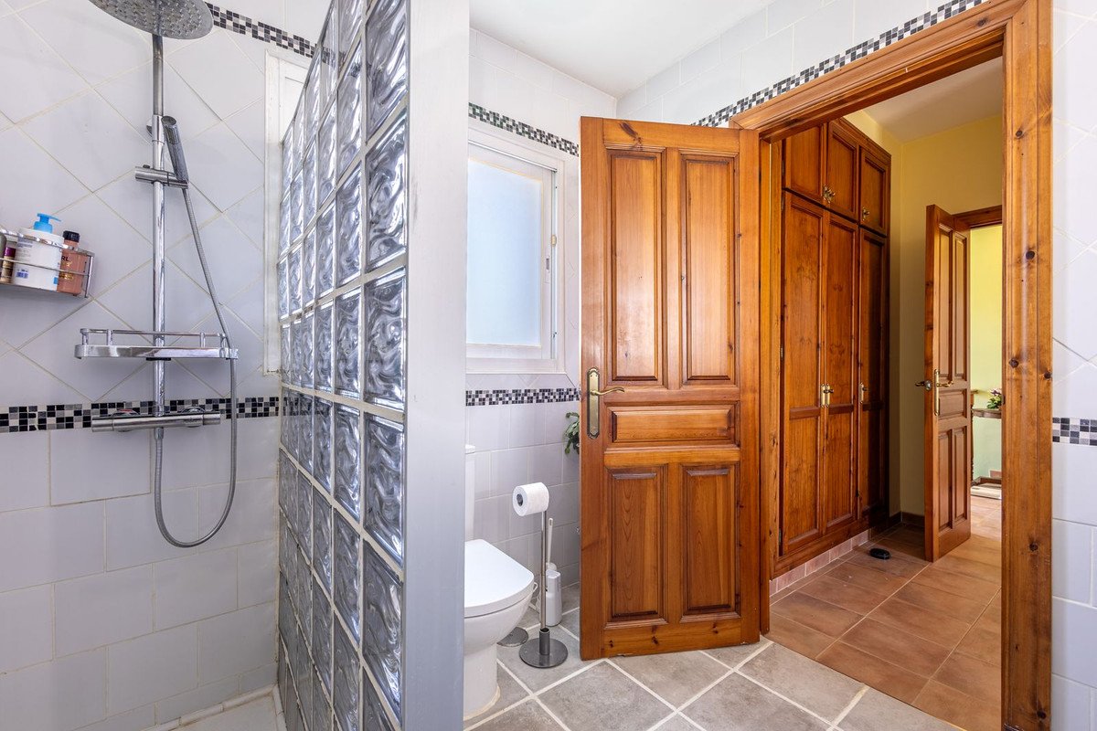 4 Bed Detached Villa in Coín