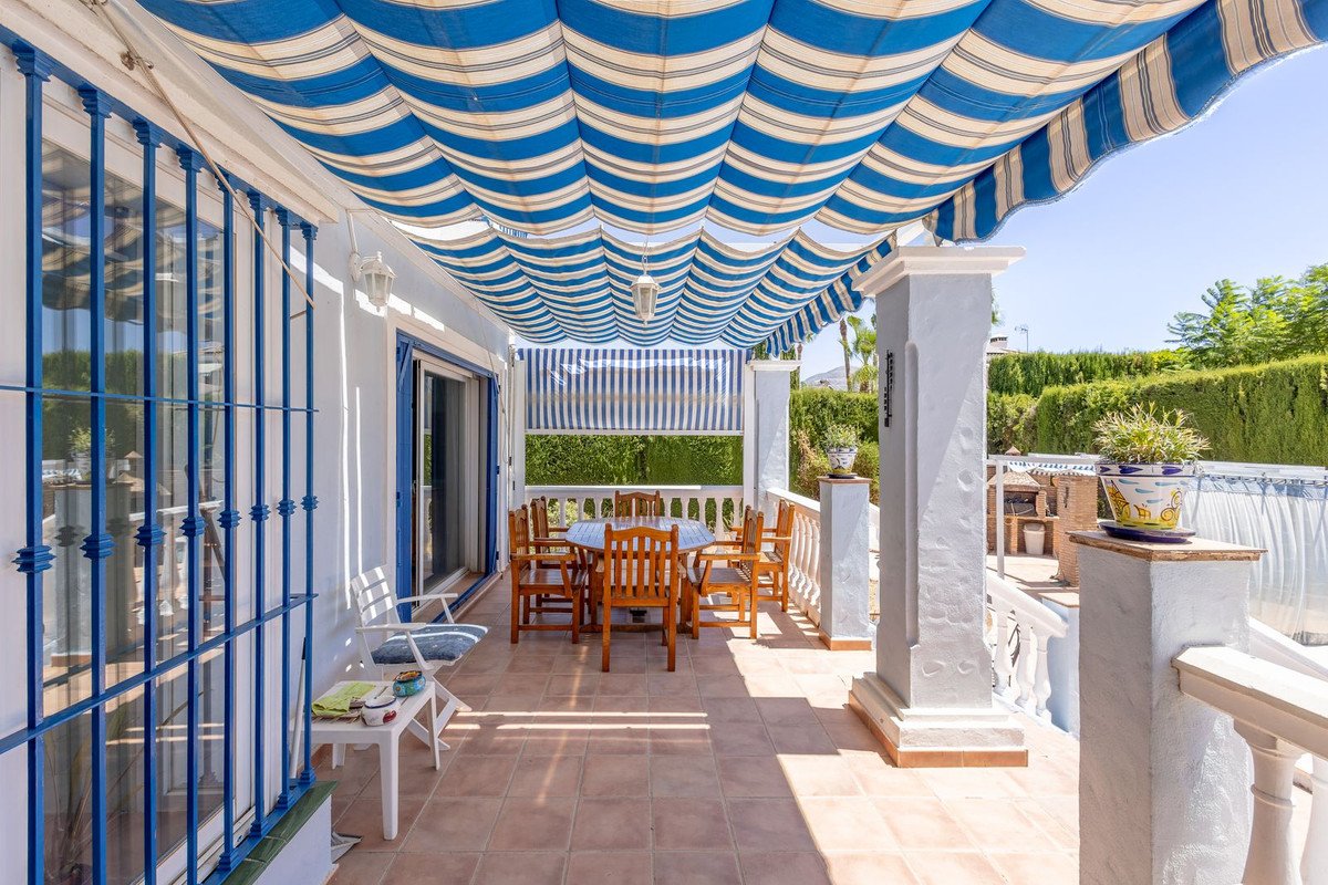 4 Bed Detached Villa in Coín