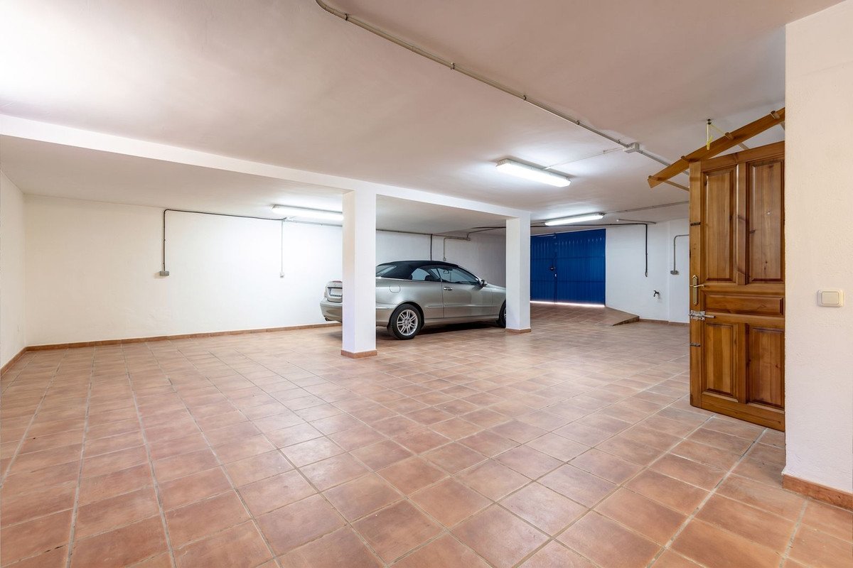 4 Bed Detached Villa in Coín