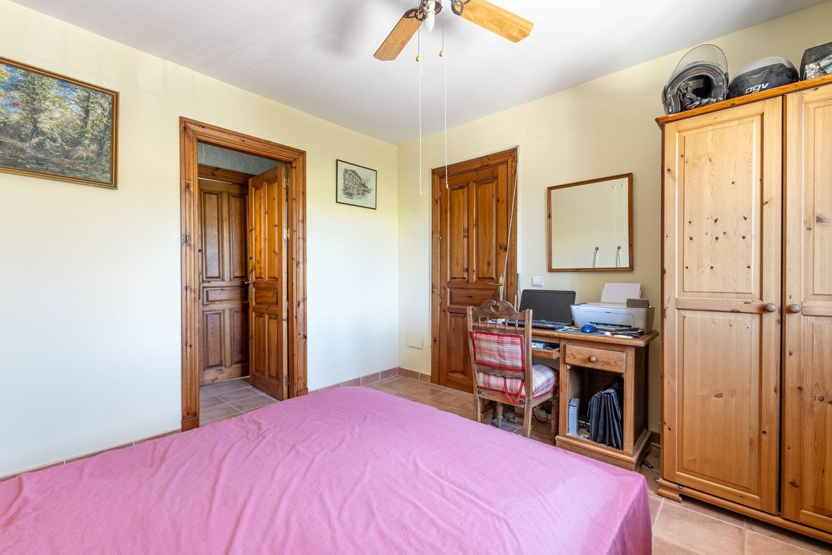 4 Bed Detached Villa in Coín
