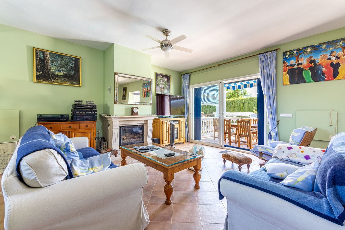 4 Bed Detached Villa in Coín