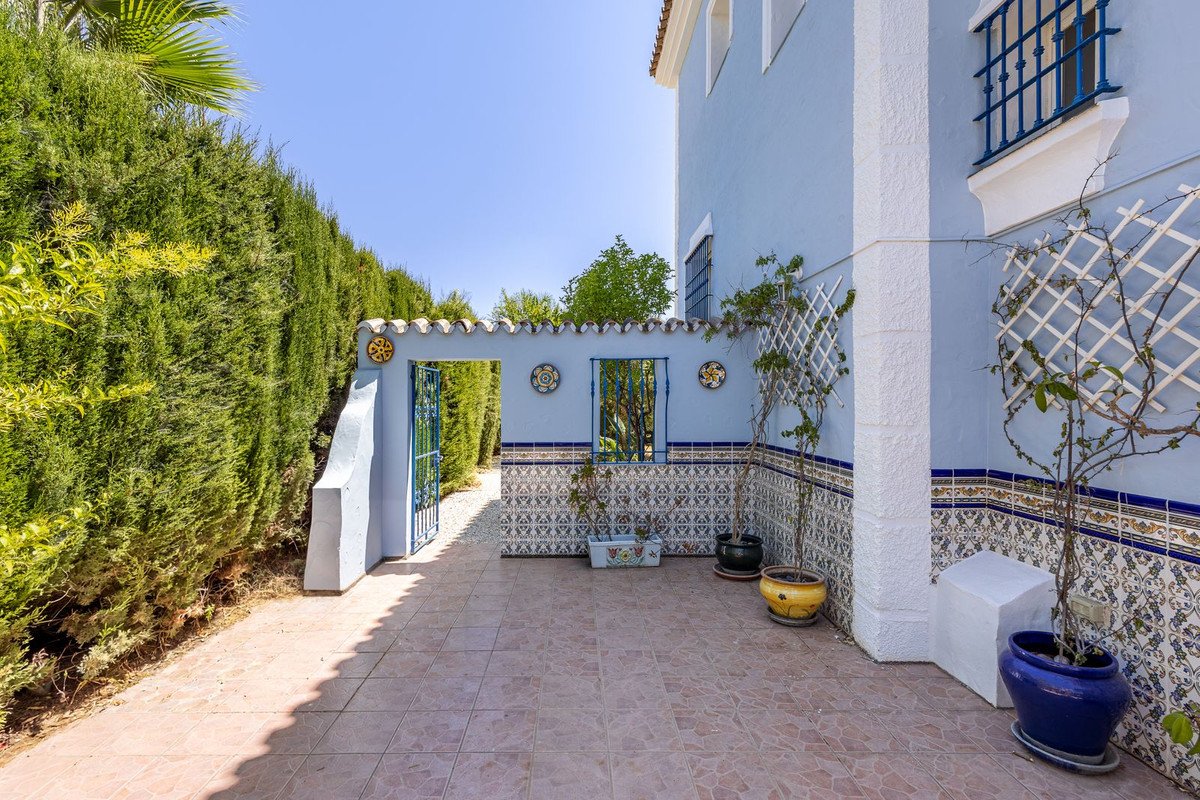 4 Bed Detached Villa in Coín
