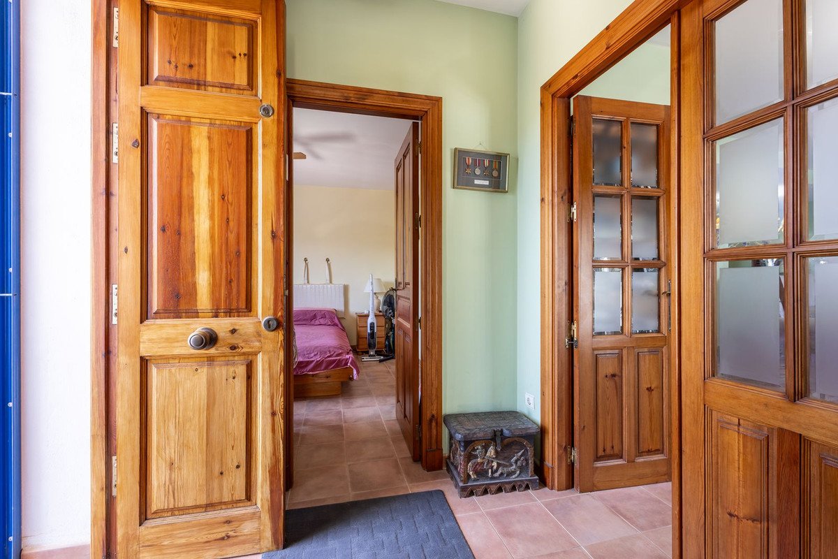 4 Bed Detached Villa in Coín