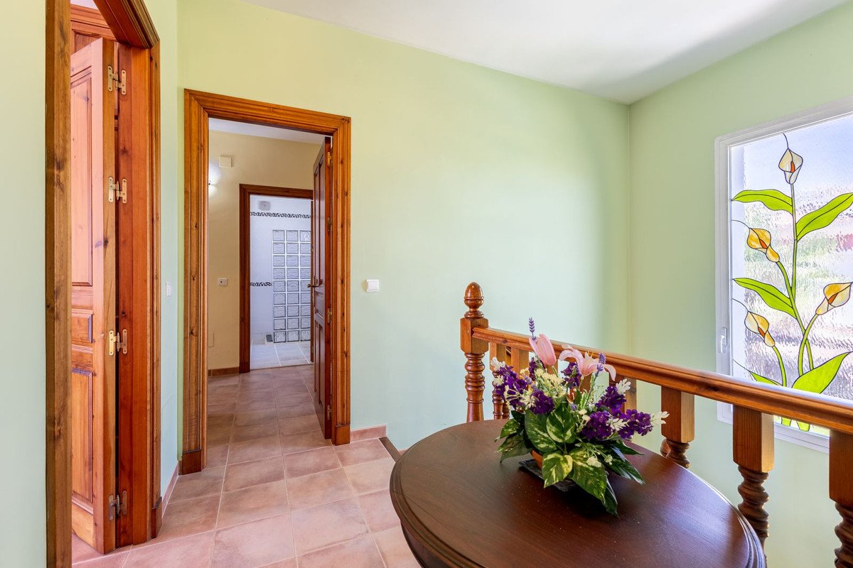 4 Bed Detached Villa in Coín