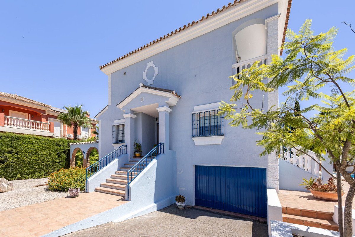4 Bed Detached Villa in Coín
