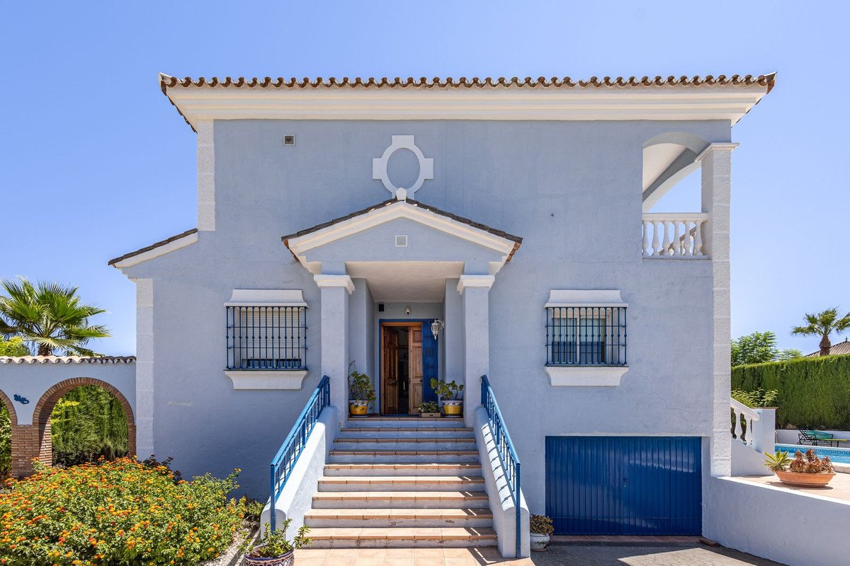 4 Bed Detached Villa in Coín