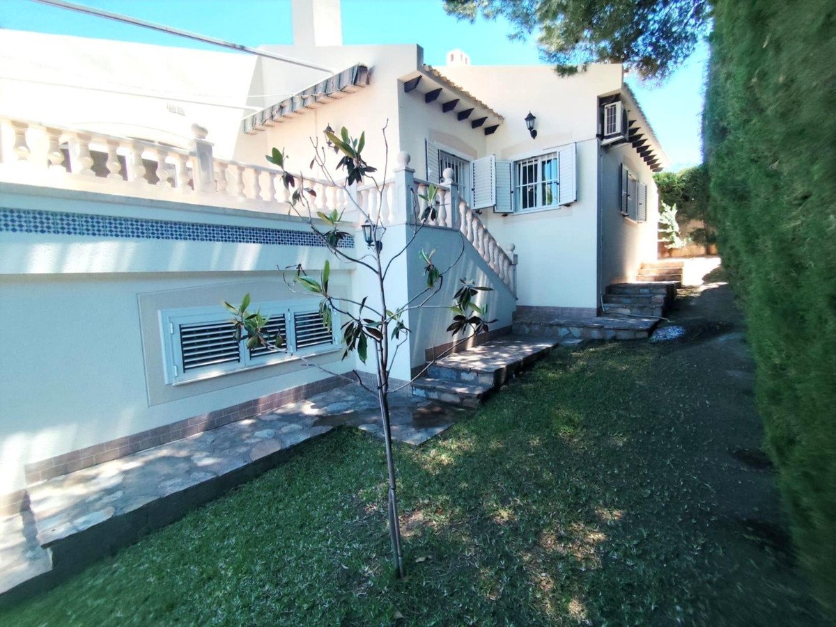 3 Bed Detached Villa in Cabo Roig