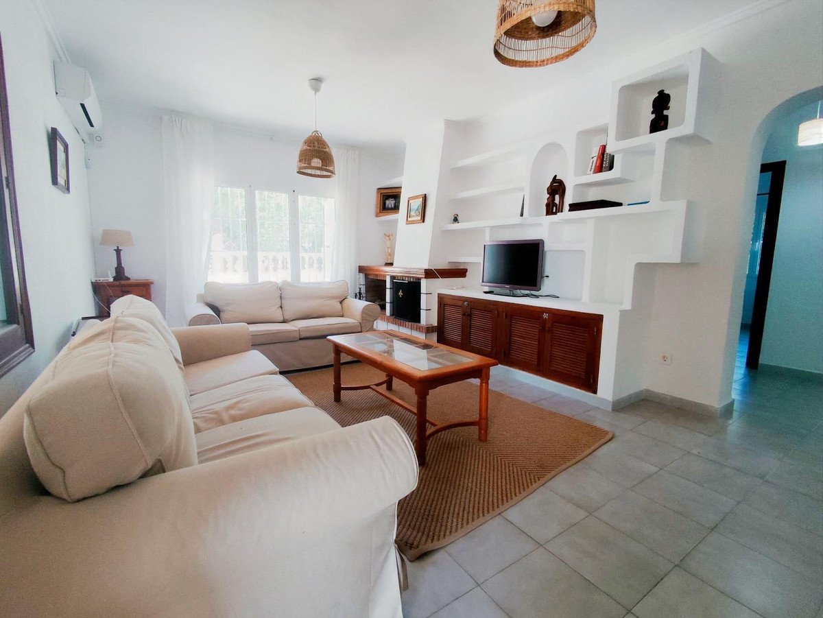 3 Bed Detached Villa in Cabo Roig