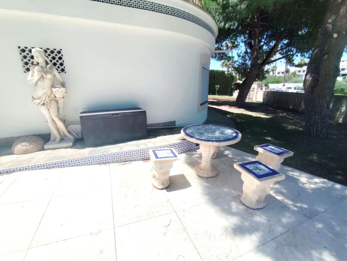 3 Bed Detached Villa in Cabo Roig