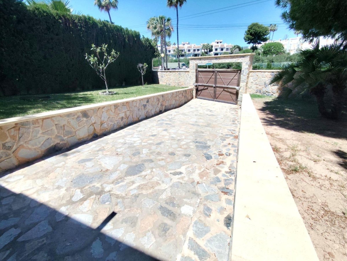 3 Bed Detached Villa in Cabo Roig