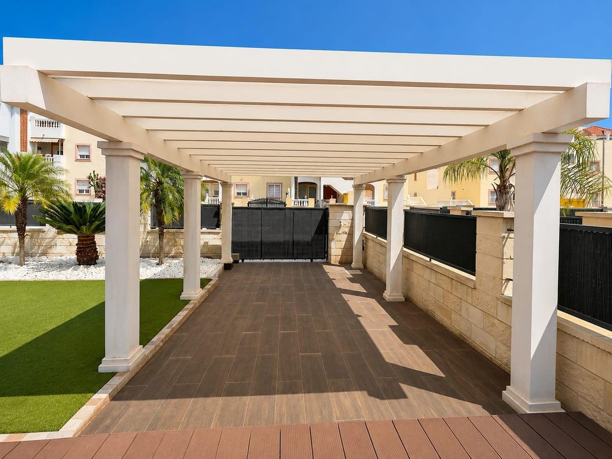 5 Bed Detached Villa in La Zenia