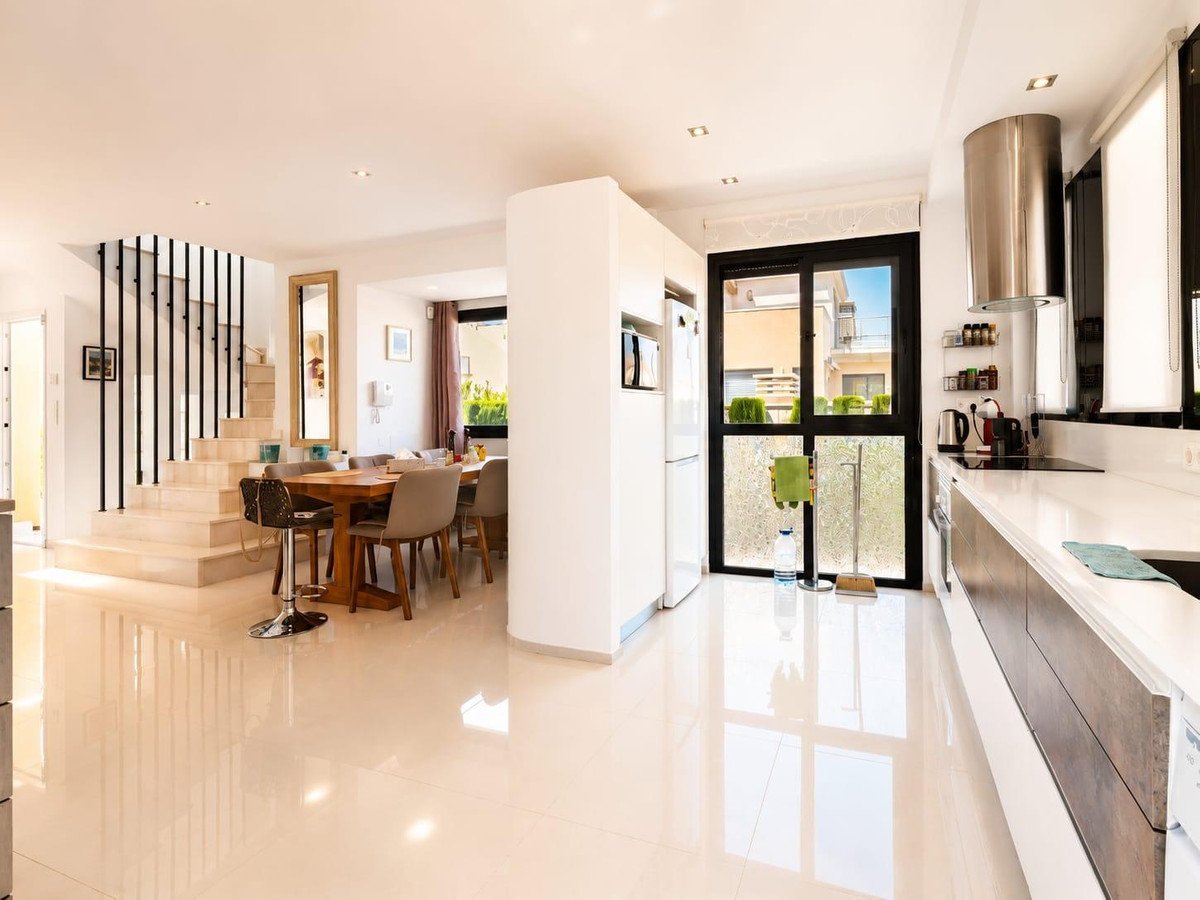 5 Bed Detached Villa in La Zenia