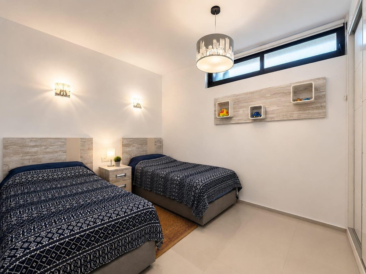 5 Bed Detached Villa in La Zenia