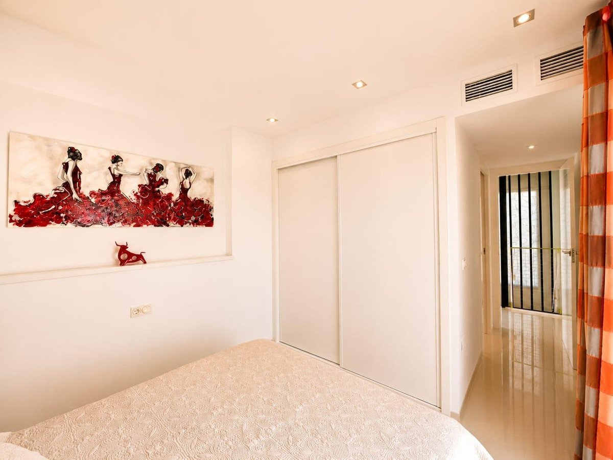 5 Bed Detached Villa in La Zenia