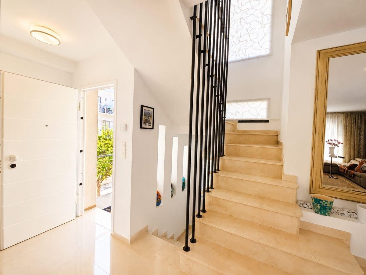 5 Bed Detached Villa in La Zenia