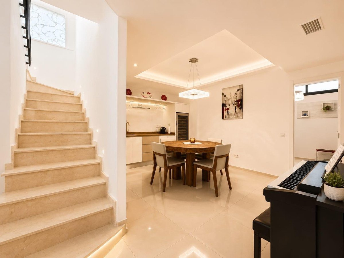 5 Bed Detached Villa in La Zenia