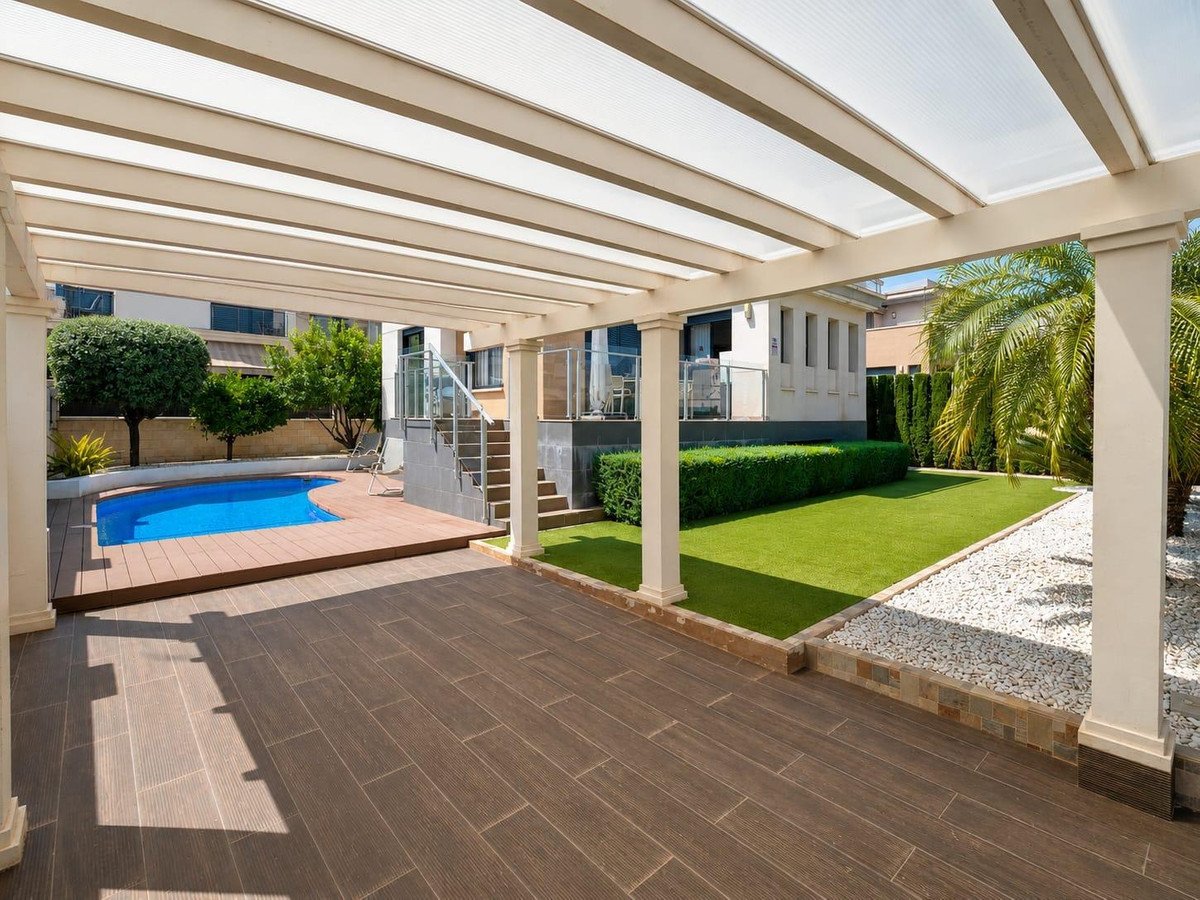 5 Bed Detached Villa in La Zenia