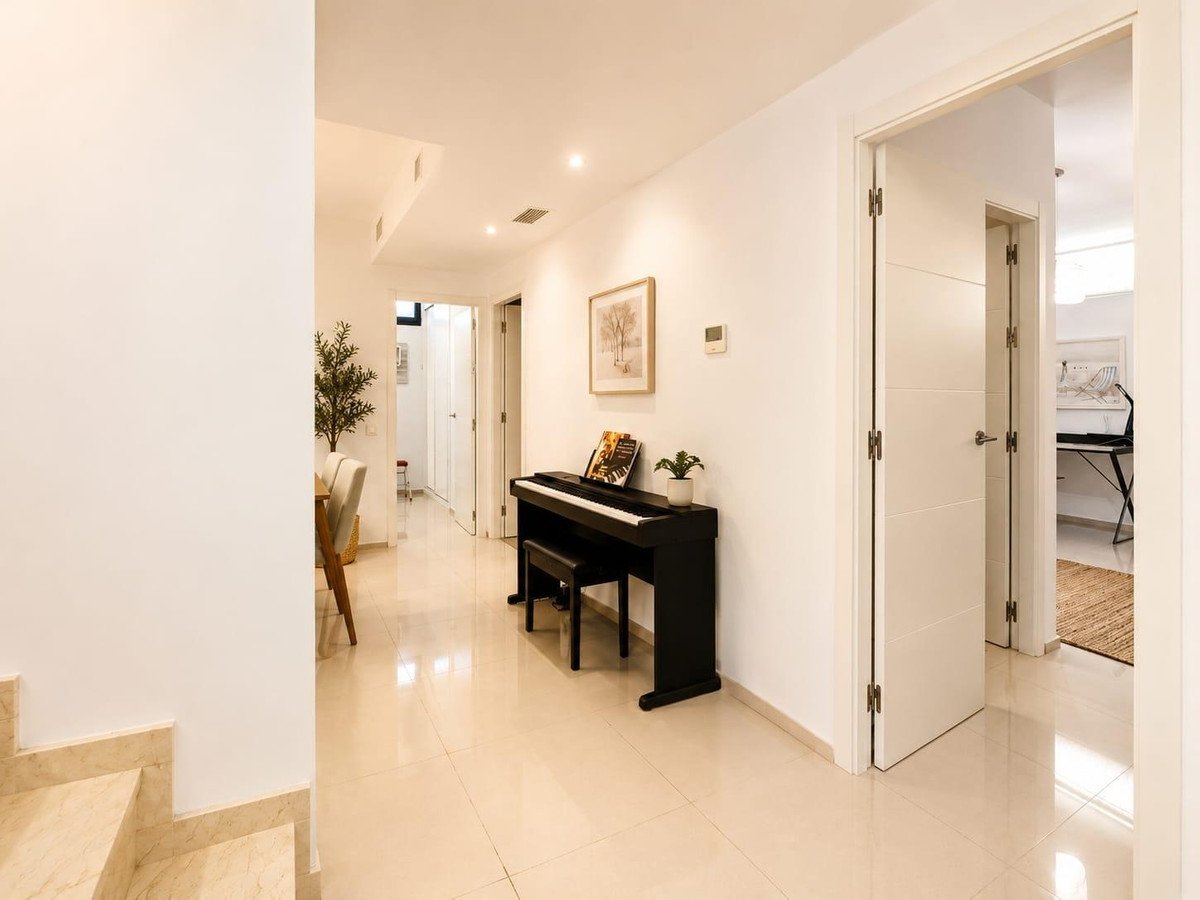 5 Bed Detached Villa in La Zenia