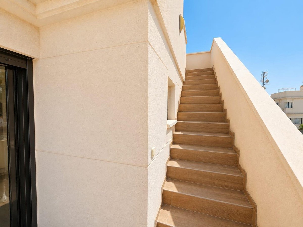 5 Bed Detached Villa in La Zenia