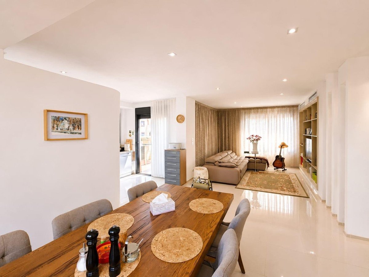 5 Bed Detached Villa in La Zenia