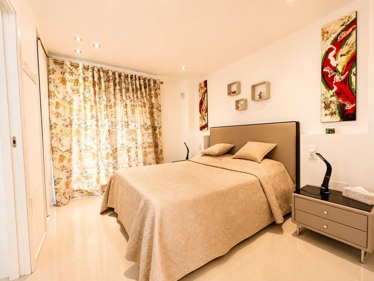 5 Bed Detached Villa in La Zenia