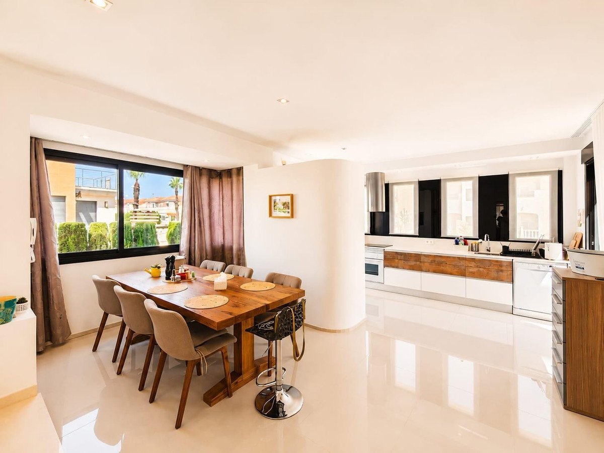 5 Bed Detached Villa in La Zenia