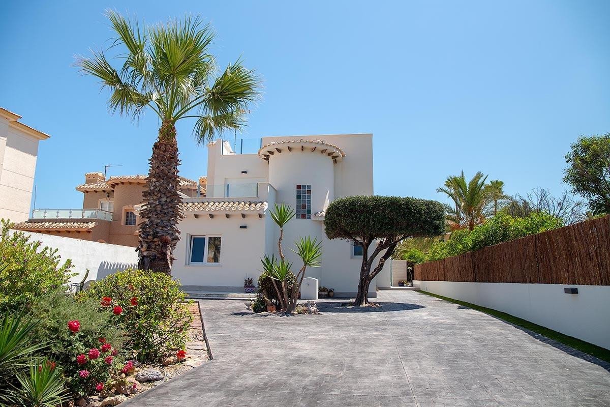 3 Bed Detached Villa in Playa Flamenca