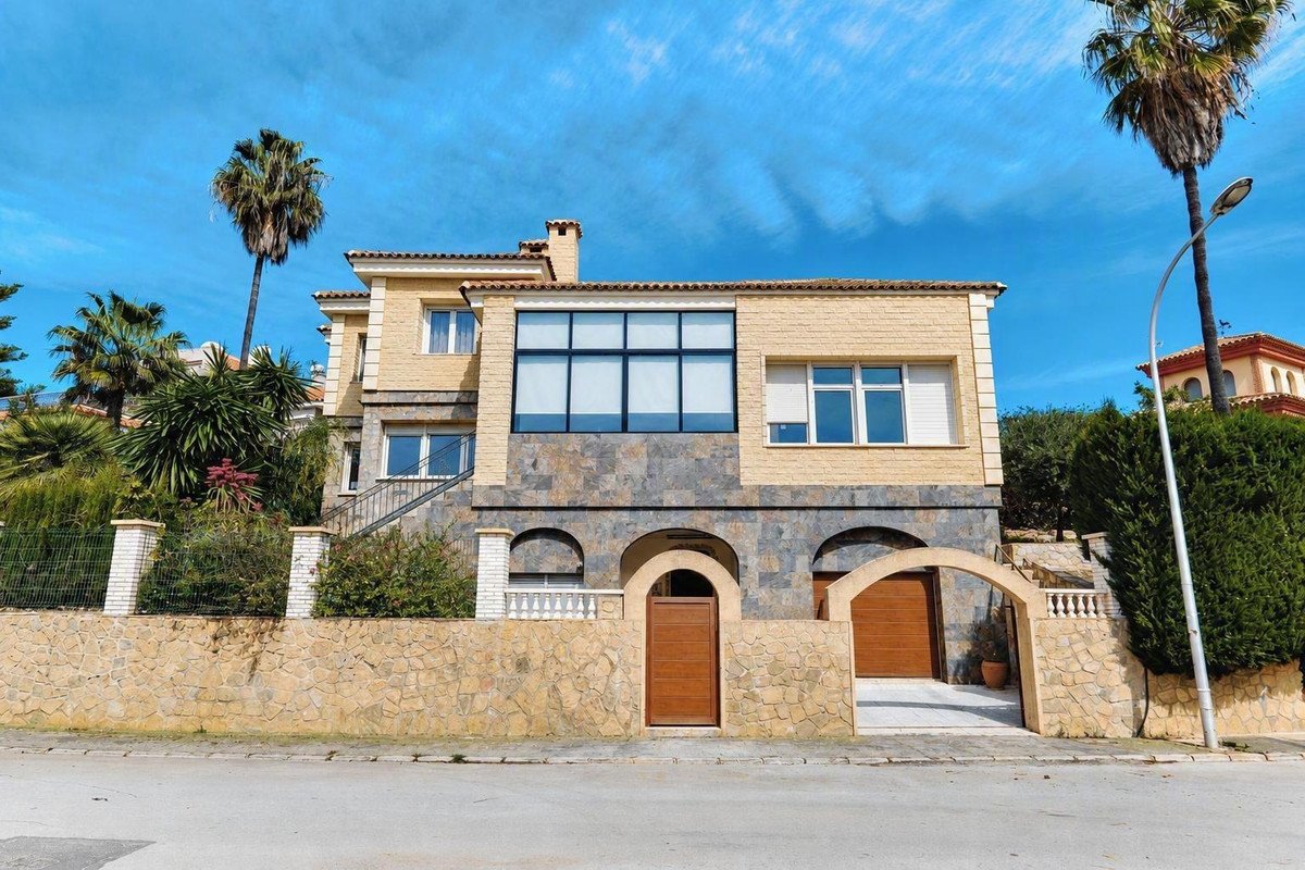 5 Bed Detached Villa in Campoamor
