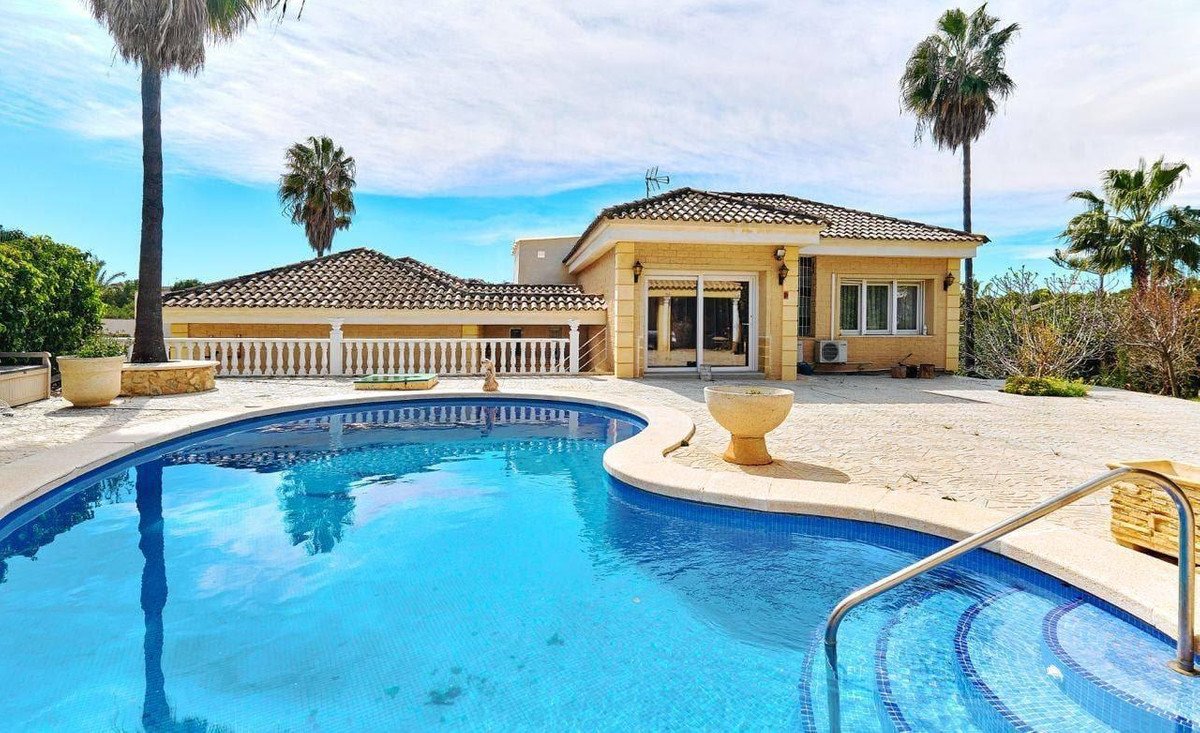 5 Bed Detached Villa in Campoamor