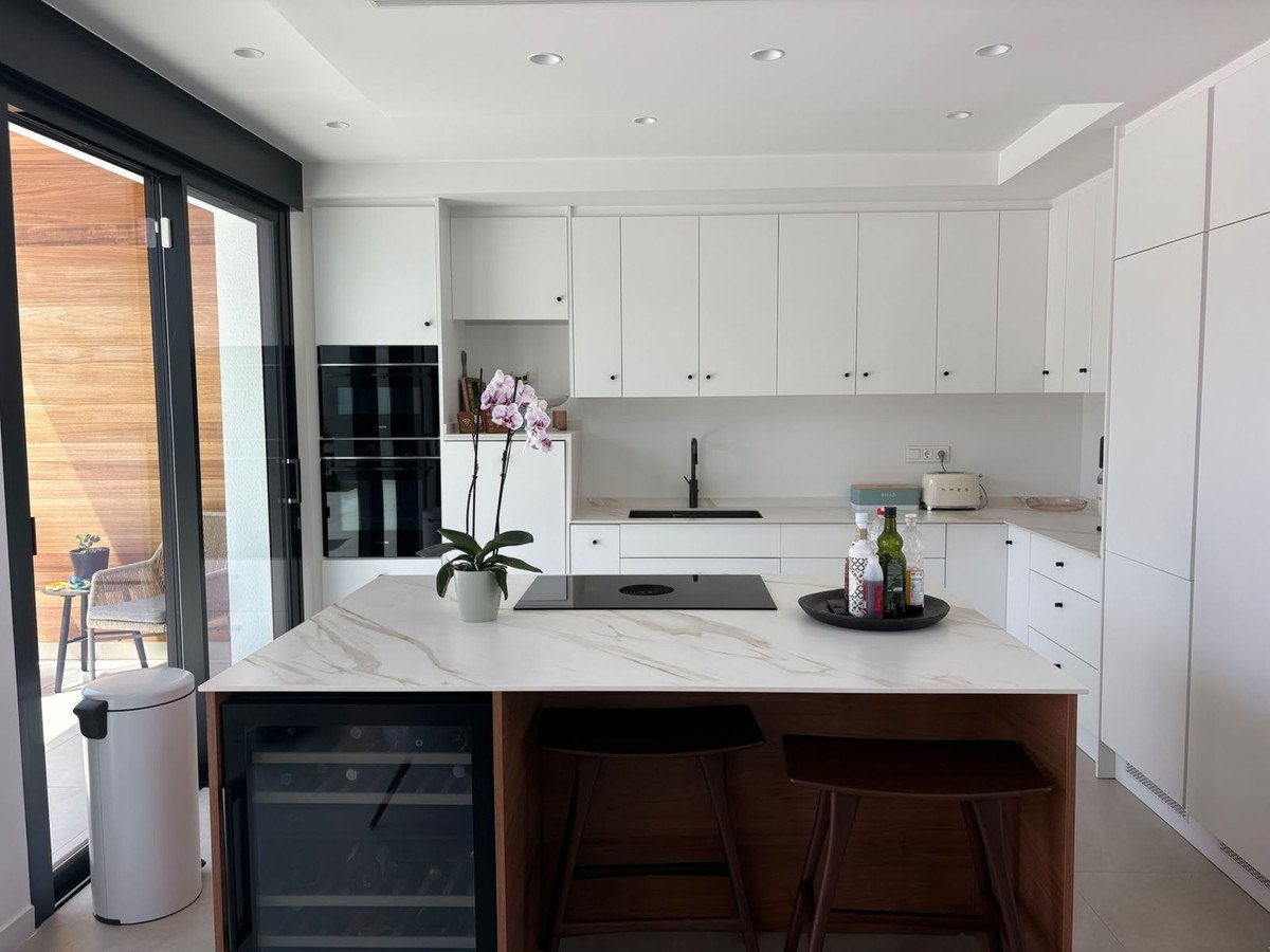 4 Bed Detached Villa in Los Altos