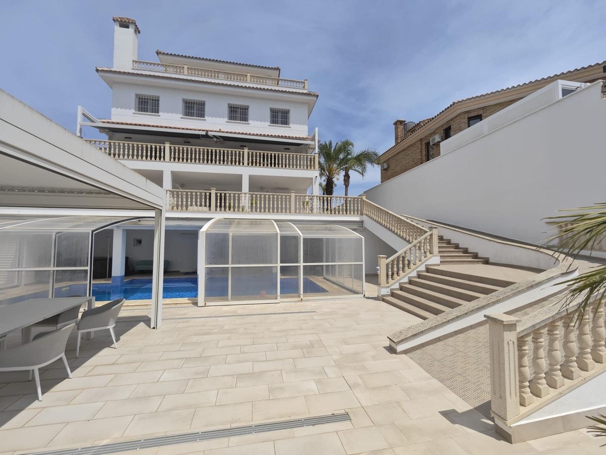 4 Bed Detached Villa in Campoamor