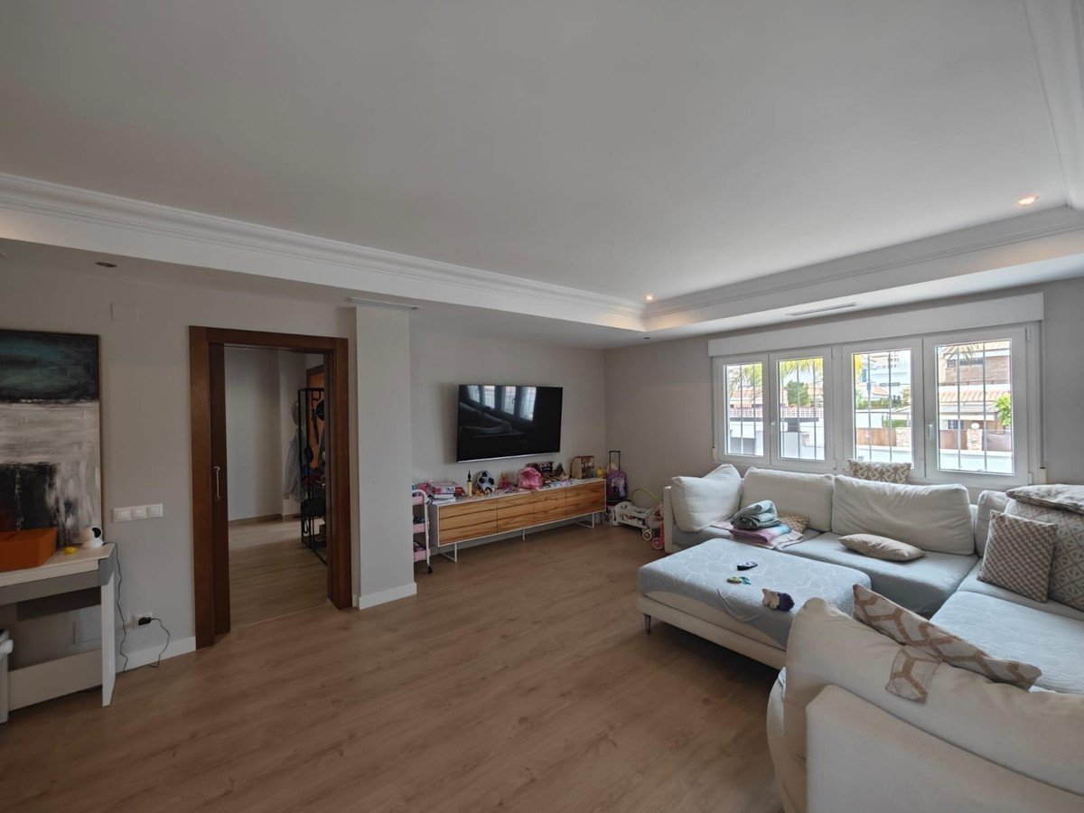 4 Bed Detached Villa in Campoamor