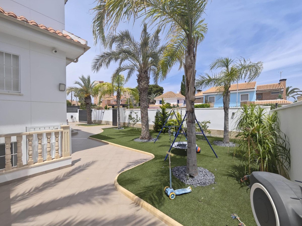 4 Bed Detached Villa in Campoamor