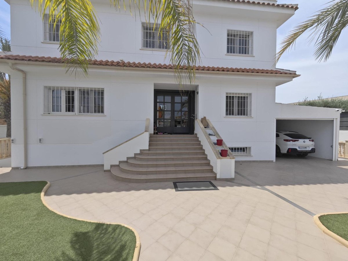 4 Bed Detached Villa in Campoamor