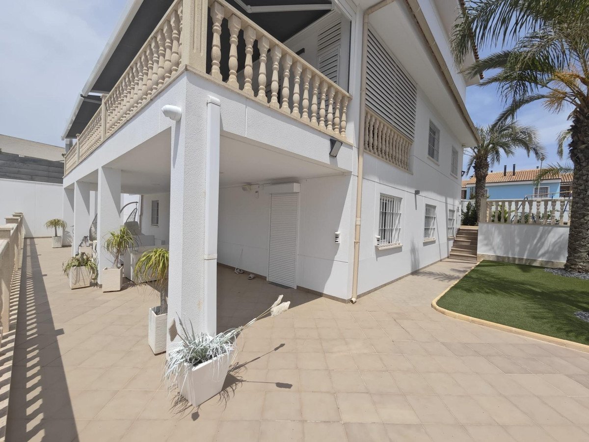 4 Bed Detached Villa in Campoamor