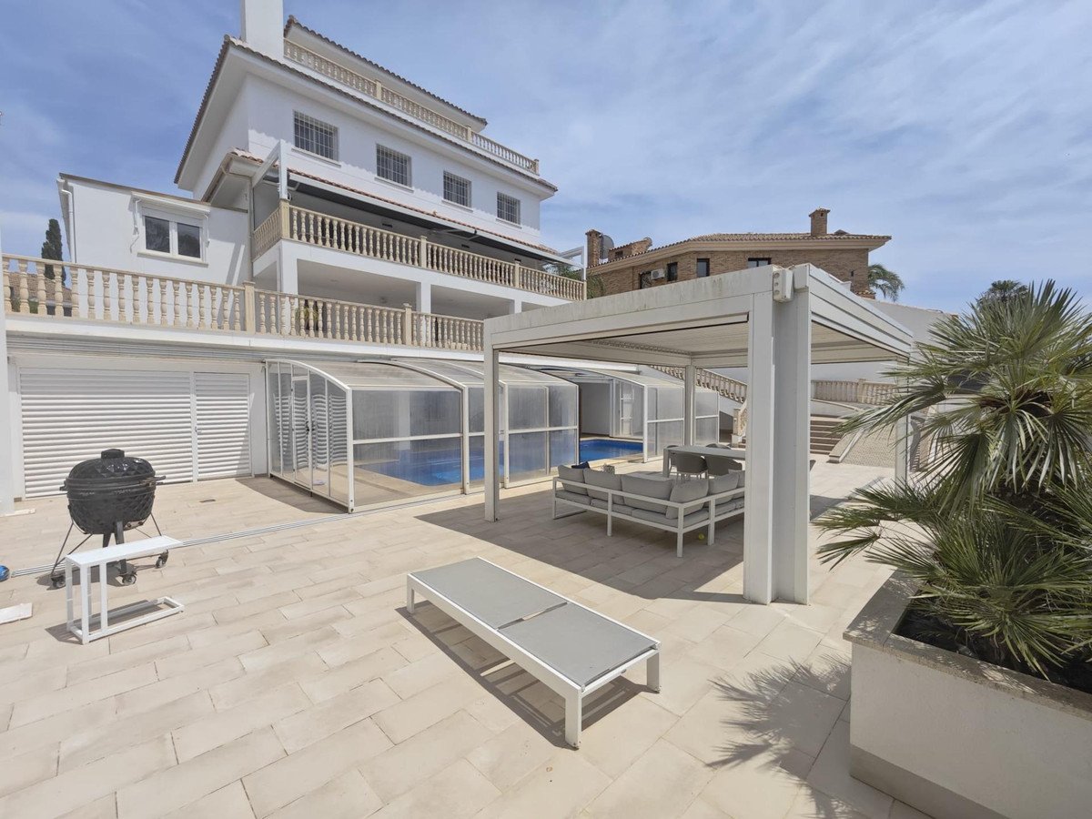 4 Bed Detached Villa in Campoamor