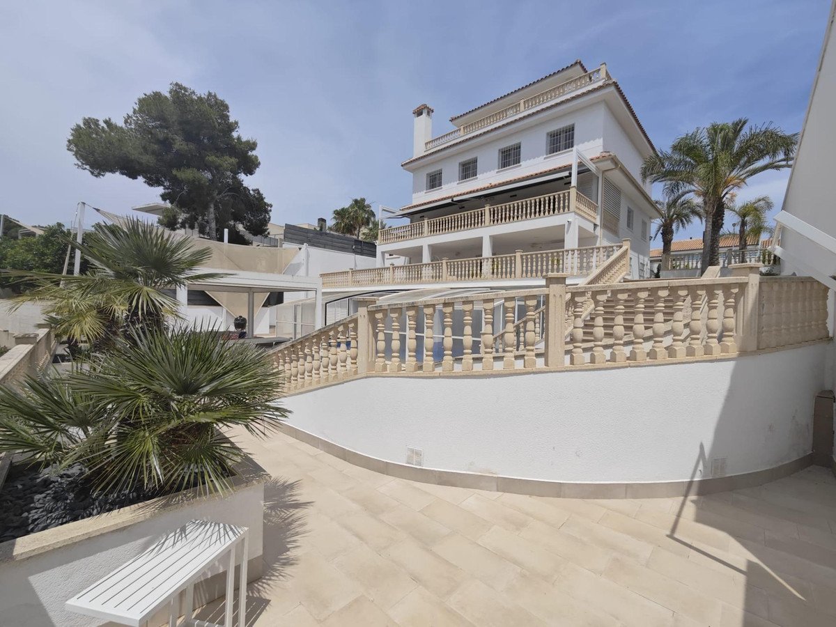 4 Bed Detached Villa in Campoamor