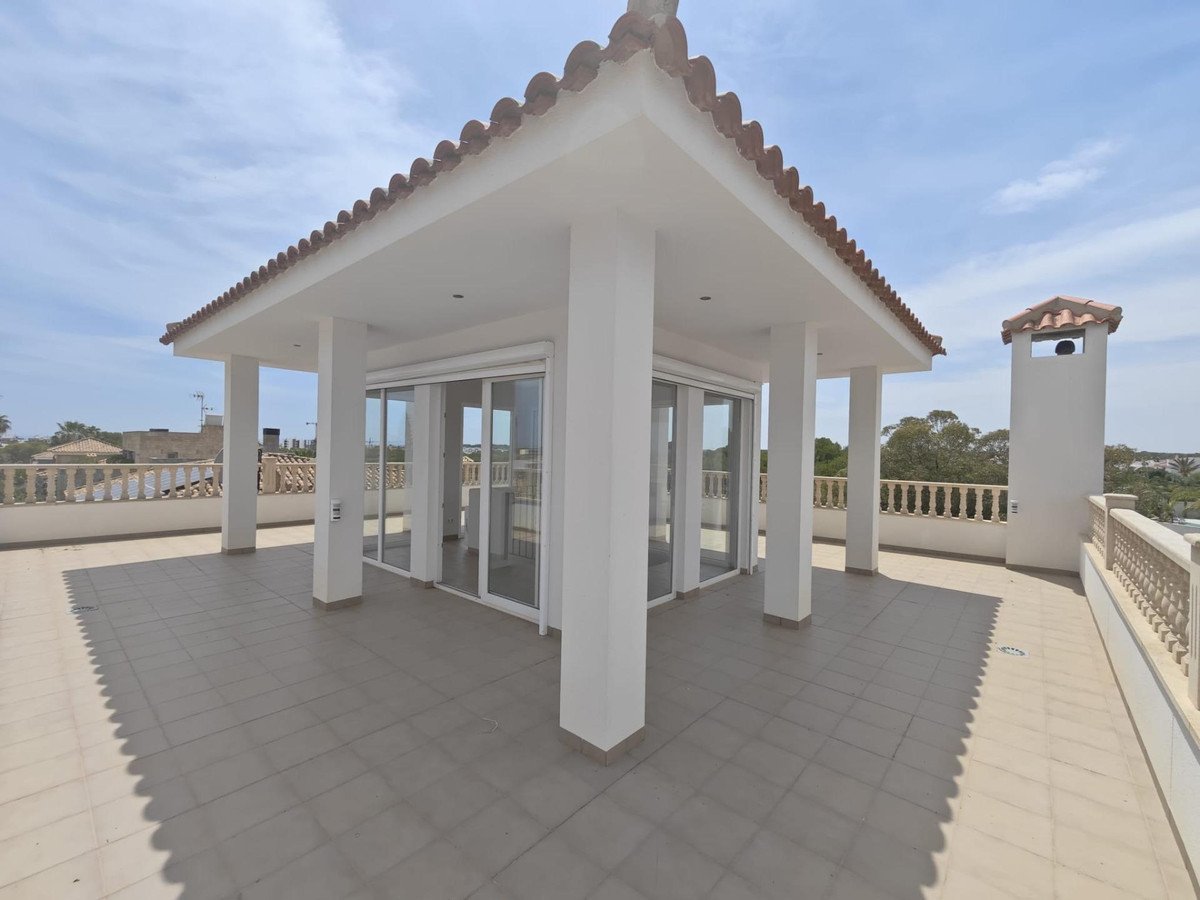 4 Bed Detached Villa in Campoamor