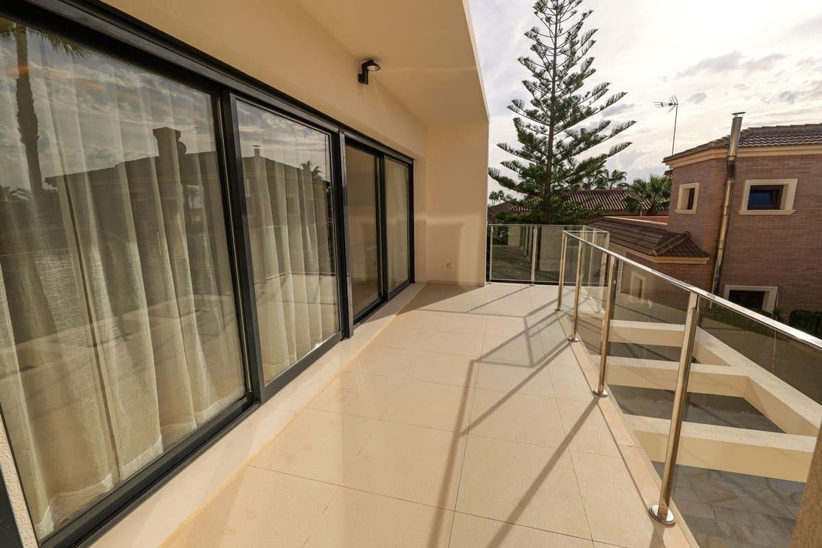 3 Bed Detached Villa in La Veleta