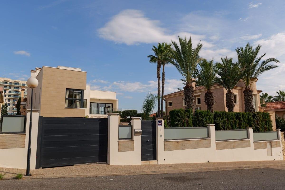3 Bed Detached Villa in La Veleta