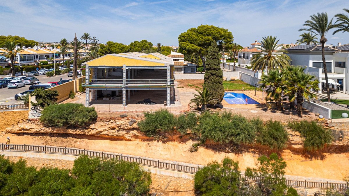 1 Bed Detached Villa in Cabo Roig