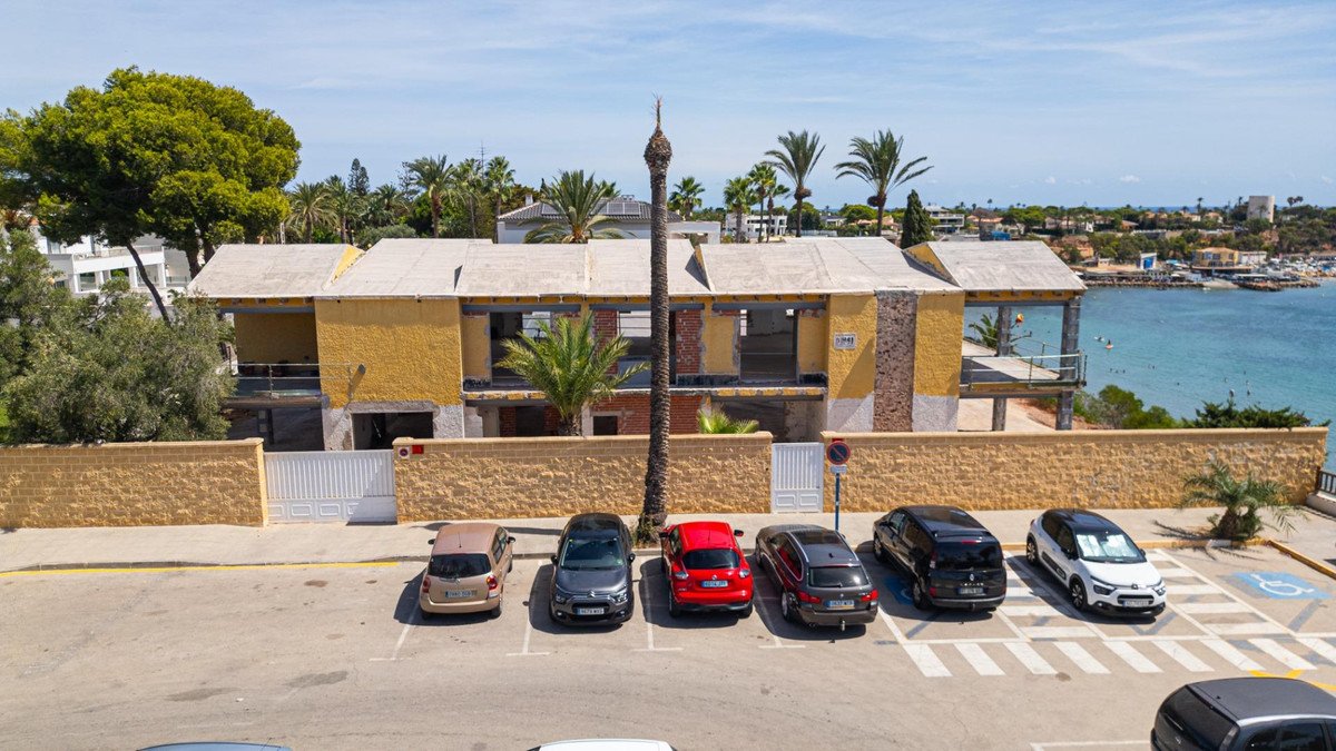 1 Bed Detached Villa in Cabo Roig