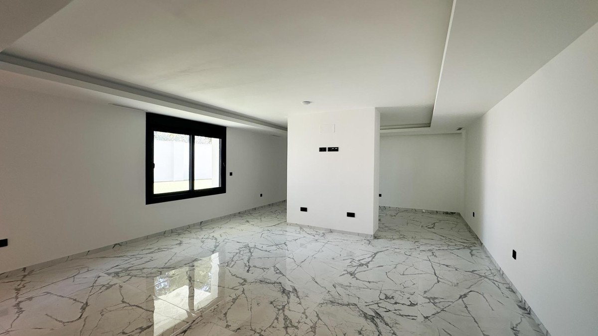 4 Bed Detached Villa in Orihuela Costa
