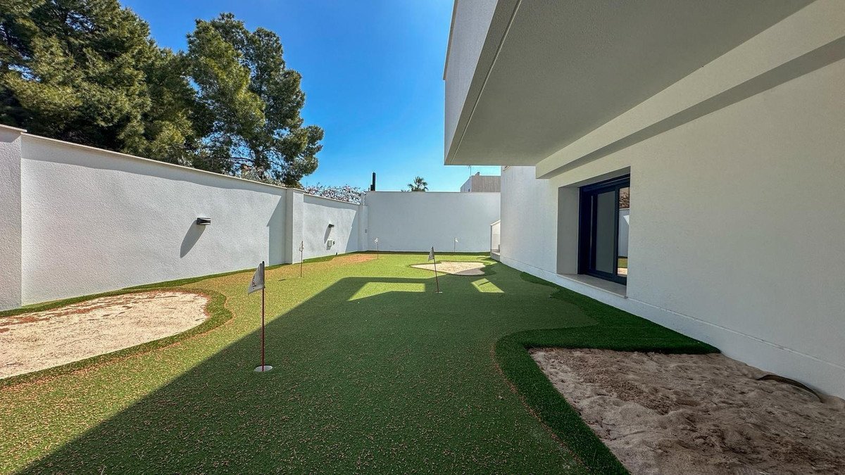 4 Bed Detached Villa in Orihuela Costa