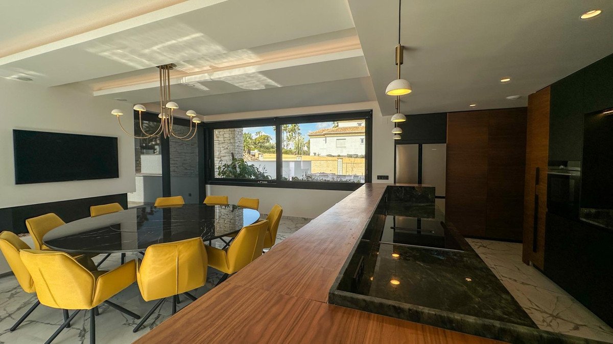 4 Bed Detached Villa in Orihuela Costa
